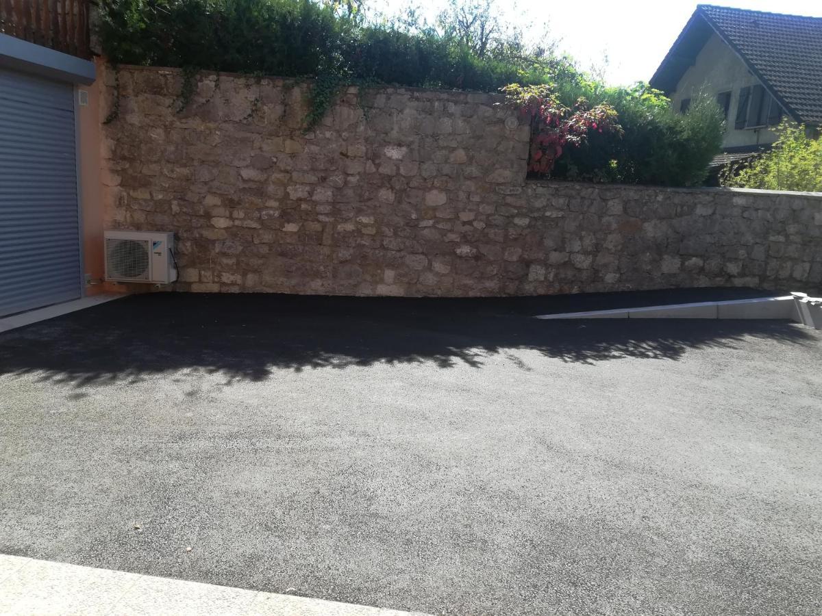 appartement avec Jacuzzi hammam sauna privatisé au rez de chaussée ds maison à Voglans à 2 kilomètres du lac du bourget en Savoie entre Chambéry et Aix les Bains cure thermale Esterno foto
