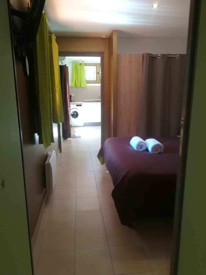 appartement avec Jacuzzi hammam sauna privatisé au rez de chaussée ds maison à Voglans à 2 kilomètres du lac du bourget en Savoie entre Chambéry et Aix les Bains cure thermale Camera foto