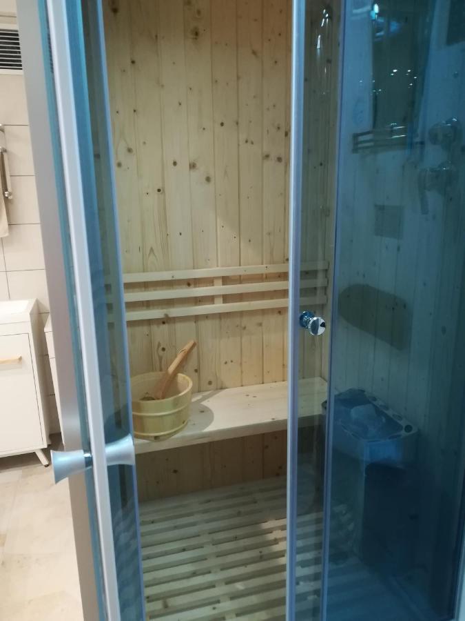 appartement avec Jacuzzi hammam sauna privatisé au rez de chaussée ds maison à Voglans à 2 kilomètres du lac du bourget en Savoie entre Chambéry et Aix les Bains cure thermale Esterno foto