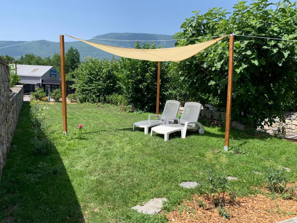 appartement avec Jacuzzi hammam sauna privatisé au rez de chaussée ds maison à Voglans à 2 kilomètres du lac du bourget en Savoie entre Chambéry et Aix les Bains cure thermale Esterno foto
